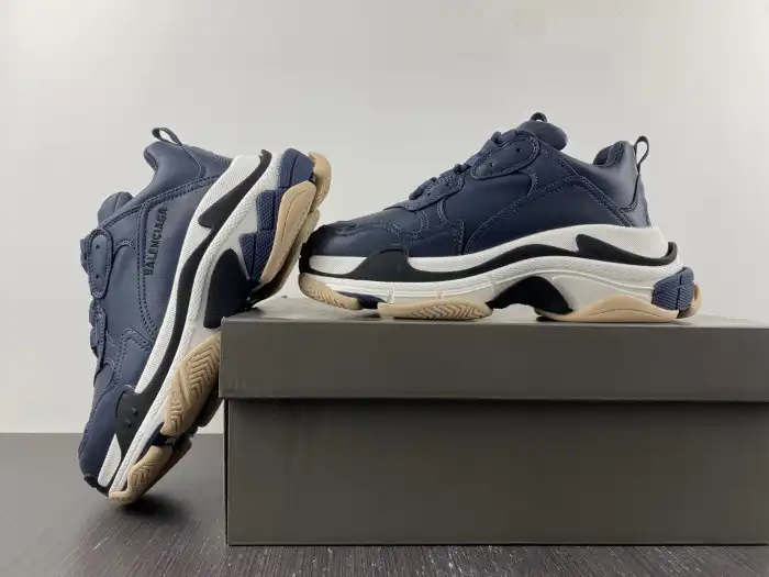 Rep TBK BLCG TRIPLE S SNEAKER 536737 W2FAD 4197 0131