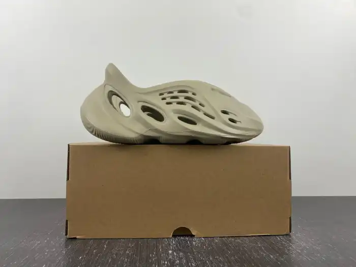 Reps TBK Adidas Yeezy Foam RNR Stone Salt GV6840 0129